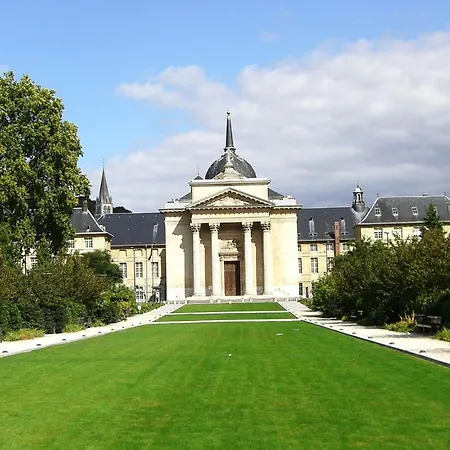 Eleonore Elegance Calme Confort Et Parking Apartmán